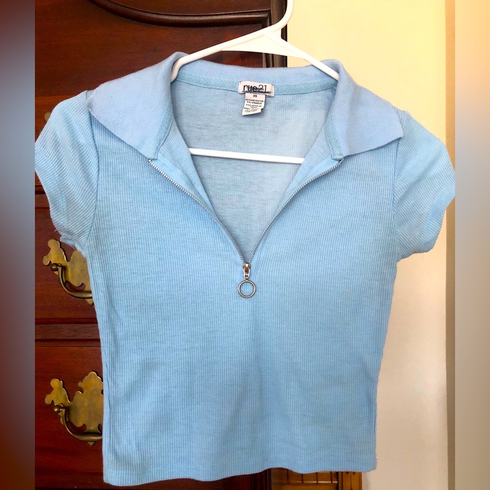 Rue21 Short sleeve blue Crop top on the zipper
